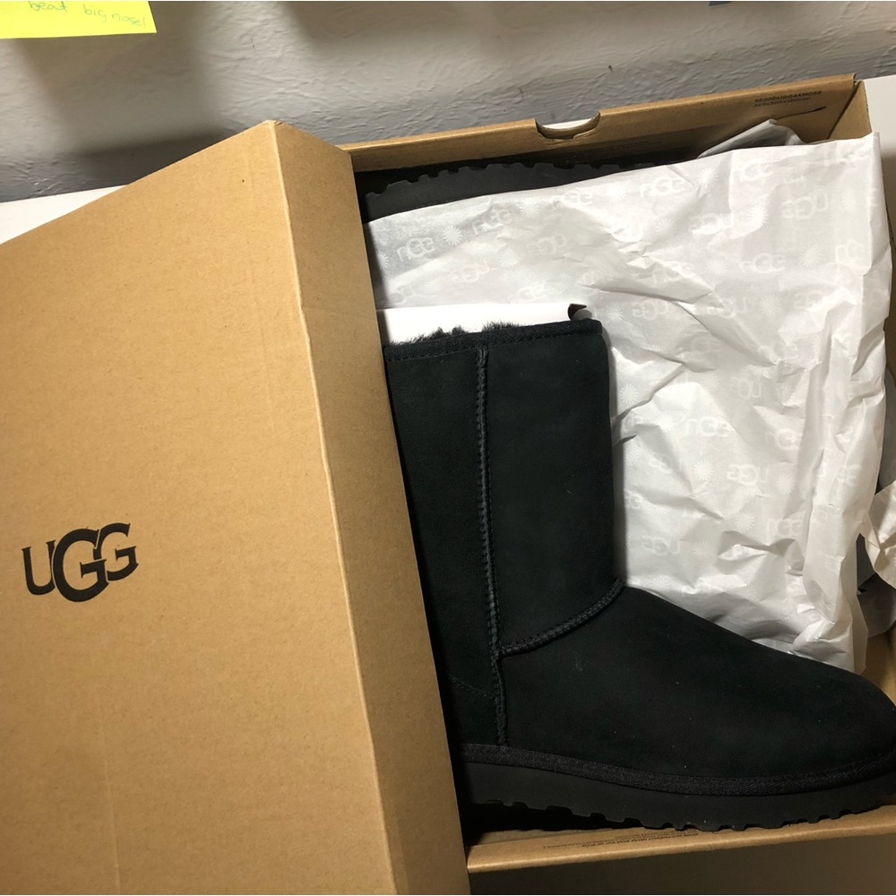 brand new black short uggs